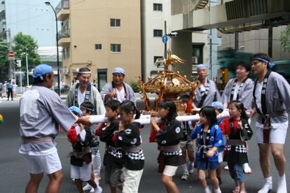 こちらは箱崎・北新堀町会の神輿