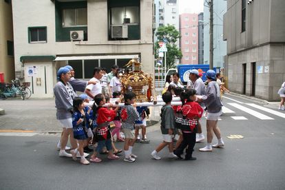 箱崎・北新堀町会の神輿